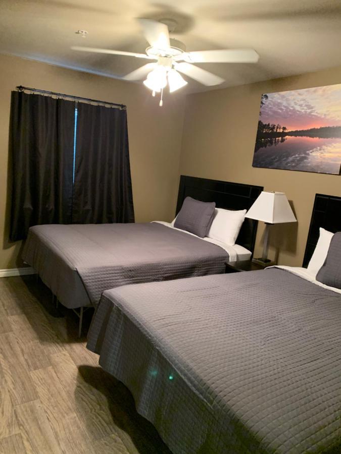 Eagle'S Den Suites Andrews A Travelodge By Wyndham Εξωτερικό φωτογραφία